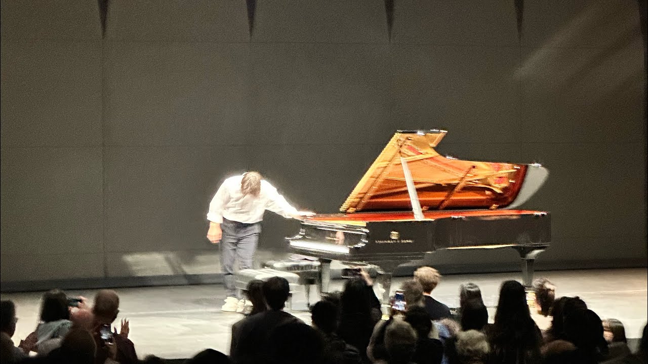 2022. 12. 8.) 피아니스트 조성진이 미국에서 운동화를 신고 공연했다?!! @Uc버클리 Cal Performance) -  Youtube